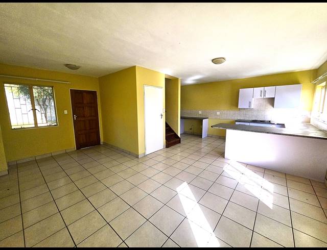 3 BEDROOM TOWNHOUSE FOR SALE IN KOSMOSDAL